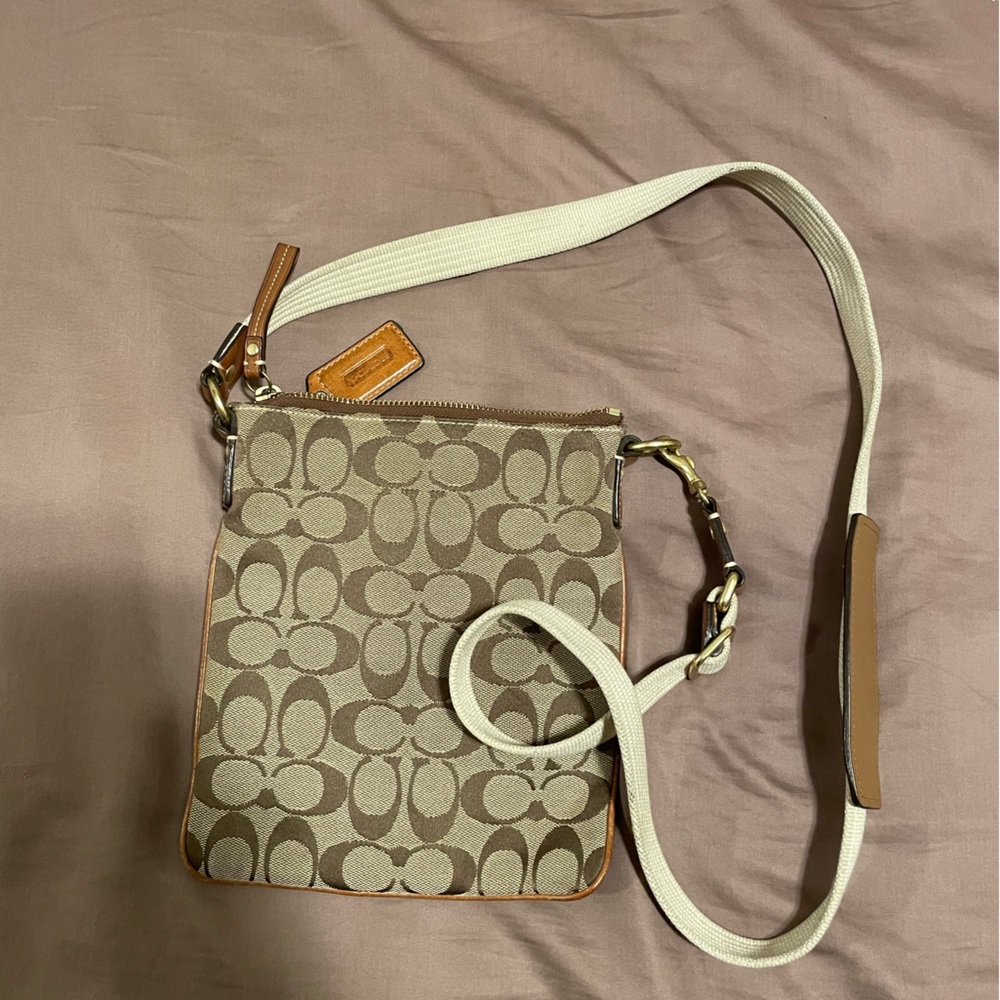 2007 Coach crossbody - Picture 2 of 5